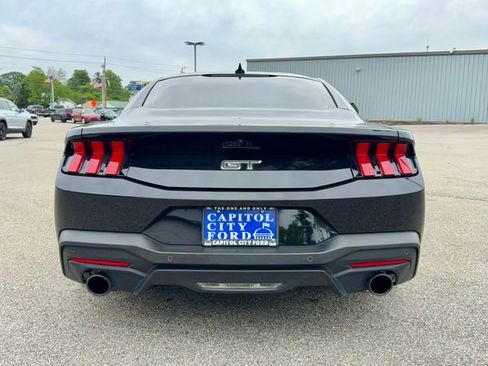 Used 2024 Ford Mustang GT RWD image 5