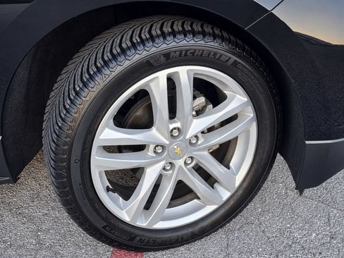 Used 2018 Chevrolet Equinox Premier FWD image 9