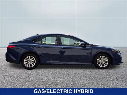 Used 2025 Toyota Camry LE FWD image 6
