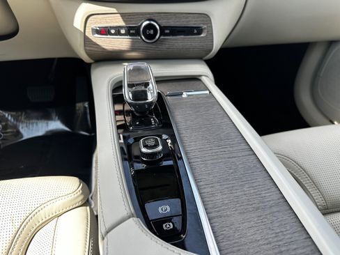 Used 2023 Volvo XC90 B6 Ultimate image 16