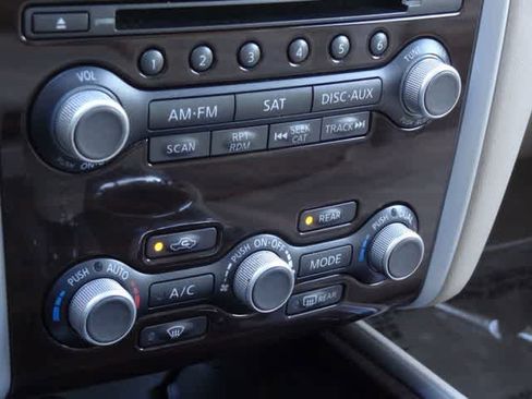 Used 2014 Nissan Pathfinder Platinum w/ Platinum Premium Package FWD image 40