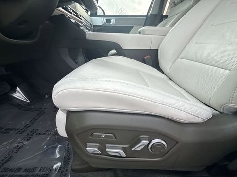 Certified 2025 Hyundai Santa Fe Calligraphy image 12