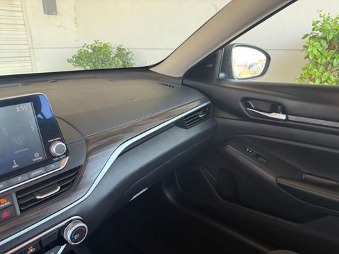 Used 2024 Nissan Altima 2.5 SV image 35