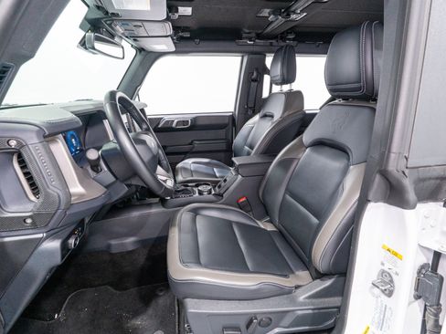 Used 2025 Ford Bronco Outer Banks AWD/4WD image 14