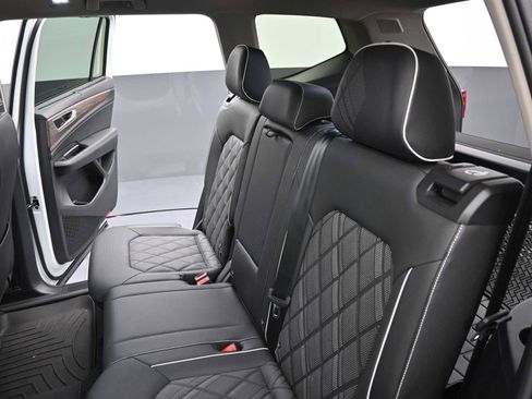 Used 2025 Volkswagen Atlas SEL Premium R-Line image 24