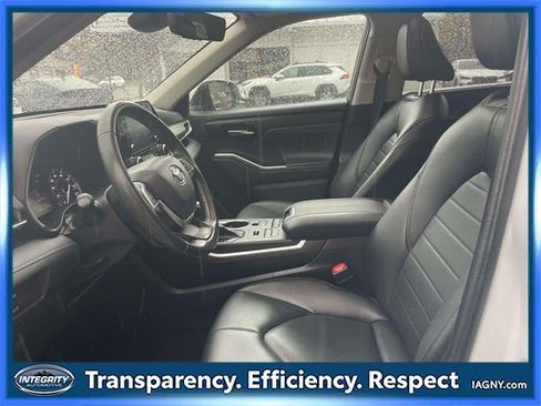 Certified 2022 Toyota Highlander XLE image 49