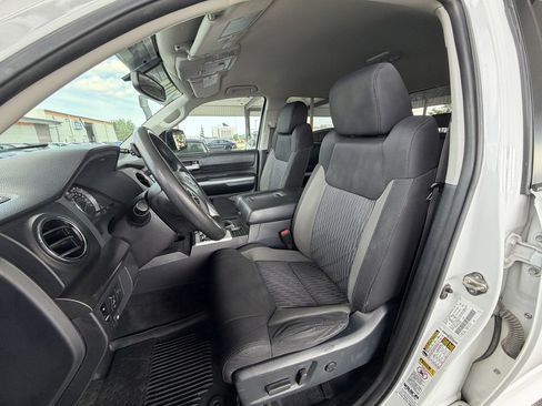 Used 2017 Toyota Tundra SR5 w/ SR5 Upgrade Package AWD/4WD image 12