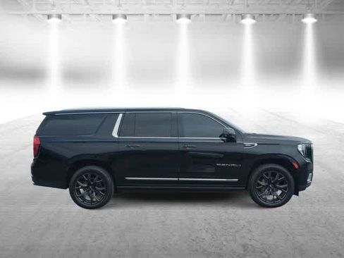 Used 2021 GMC Yukon XL Denali w/ Denali Premium Package AWD/4WD image 9