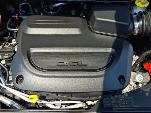 Certified 2024 Chrysler Pacifica Touring-L FWD image 30