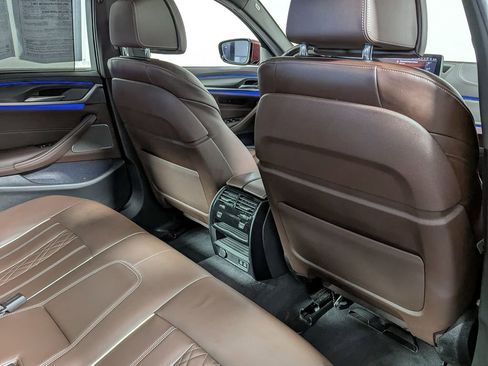 Used 2021 BMW M550i xDrive w/ Dynamic Handling Package image 41