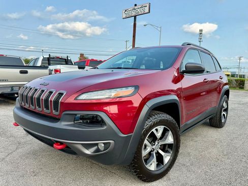Used 2017 Jeep Cherokee Trailhawk w/ Comfort/Convenience Group AWD/4WD image 4
