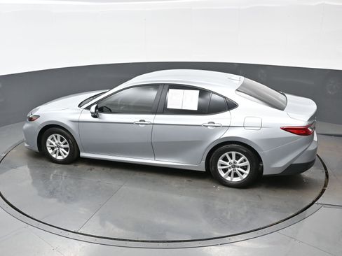 Used 2025 Toyota Camry LE image 36
