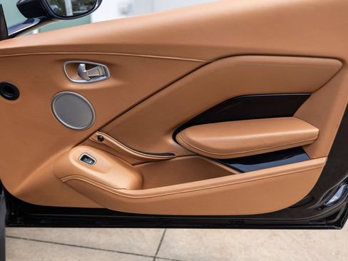 Used 2020 Aston Martin V8 Vantage Coupe RWD image 39
