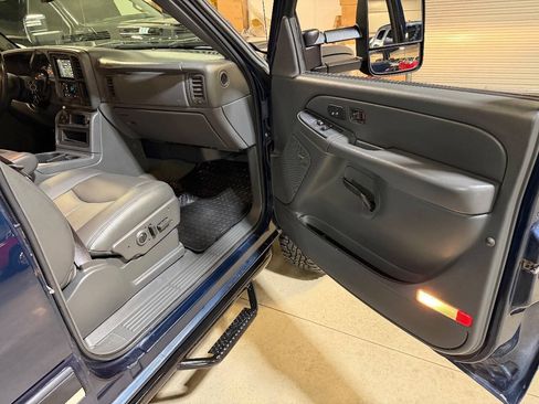 Used 2006 Chevrolet Silverado 2500 LT w/ Heavy-Duty Power Package AWD/4WD image 49