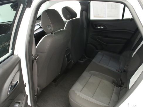 Certified 2025 Chevrolet Trax LS FWD image 25