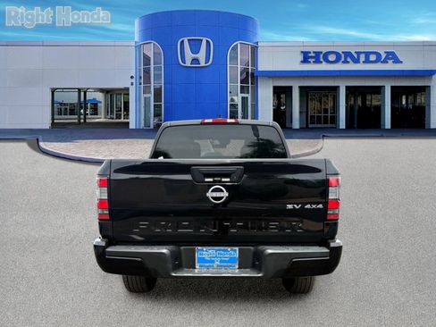 Used 2024 Nissan Frontier SV image 7