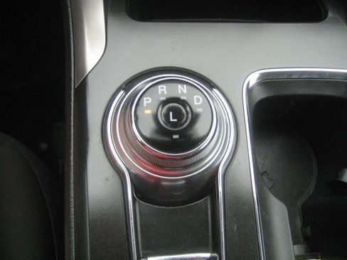 Used 2020 Ford Fusion SE FWD image 20