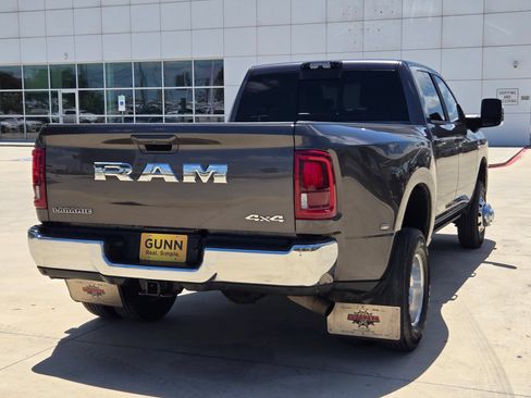 Used 2025 RAM 3500 Laramie AWD/4WD image 7