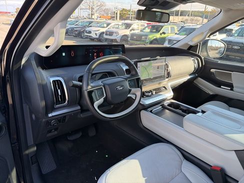 Certified 2025 Ford Expedition Max Platinum image 8