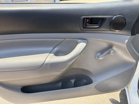 Used 2014 Toyota Tacoma 2WD Regular Cab image 8