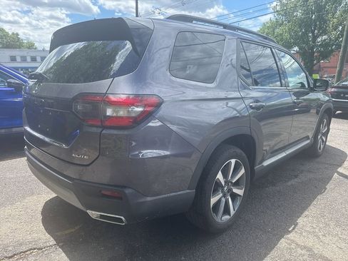 Used 2025 Honda Pilot Elite image 3