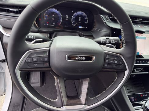 New 2026 Jeep Grand Cherokee L 4WD image 13