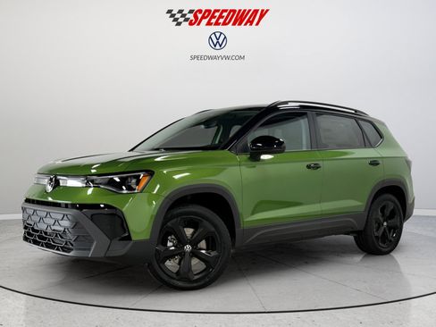 New 2025 Volkswagen Taos SE image 3