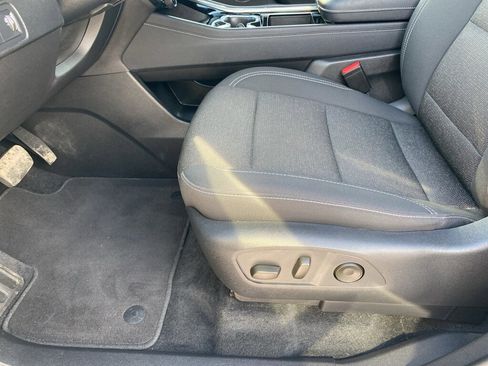 Used 2025 Chevrolet Traverse LT image 27