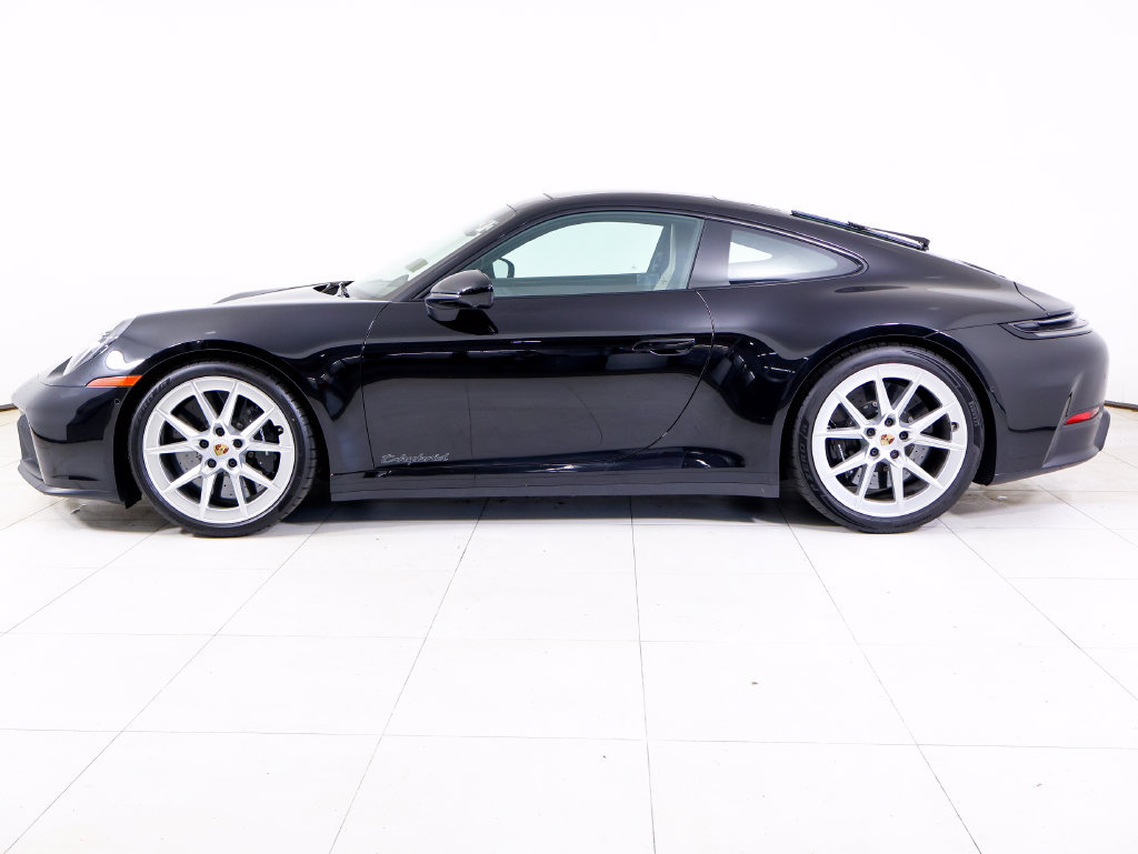 Certified 2025 Porsche 911 Carrera GTS RWD image 2