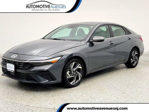Used 2024 Hyundai Elantra Limited image 1