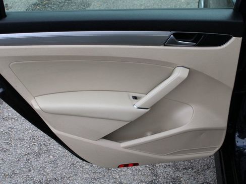 Used 2019 Volkswagen Passat 2.0T Wolfsburg w/ Wheels & Sunroof Package image 21