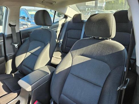 Used 2018 Hyundai Elantra SEL w/ Cargo Package FWD image 12