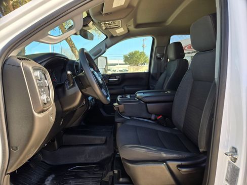 Used 2024 GMC Sierra 2500 Pro w/ Convenience Package image 9