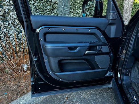 Used 2023 Land Rover Defender 110 V8 image 8