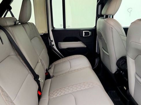 Used 2022 Jeep Wrangler Unlimited Sahara AWD/4WD image 23