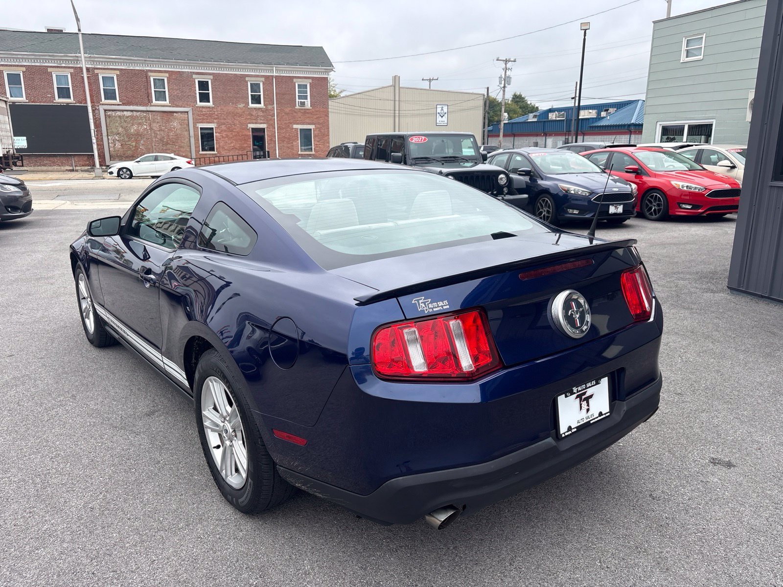 Used 2012 Ford Mustang Coupe RWD image 3