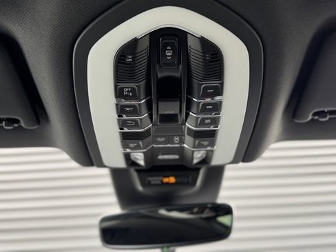 New 2026 Porsche Macan image 27