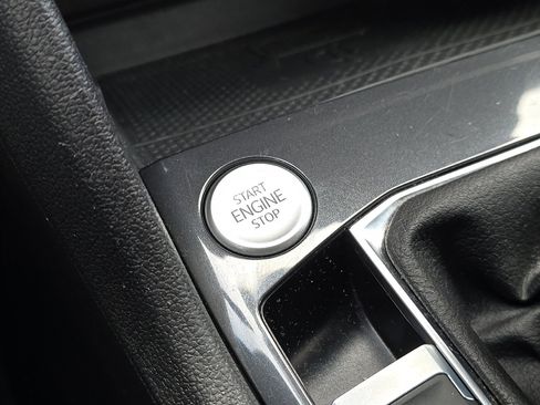 Used 2022 Volkswagen Tiguan SE image 24