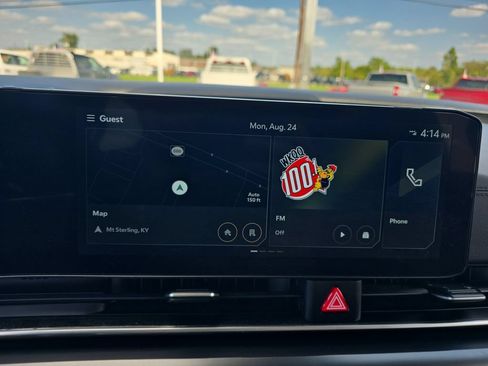 Used 2025 Kia Carnival FWD image 27