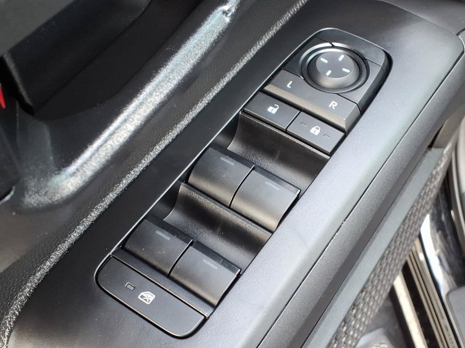 Certified 2025 Toyota Tacoma SR5 AWD/4WD image 14