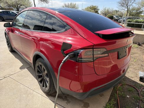 Used 2022 Tesla Model X Plaid image 8