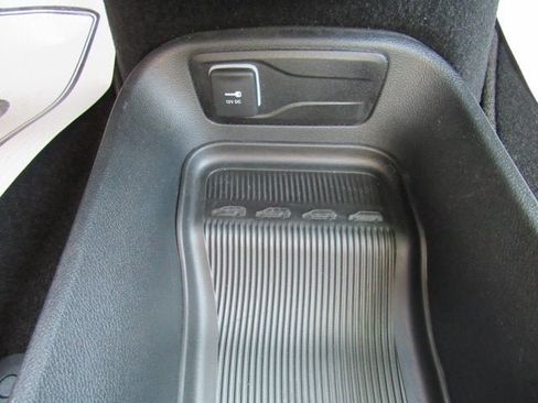 Used 2025 Chrysler Pacifica Select FWD image 23