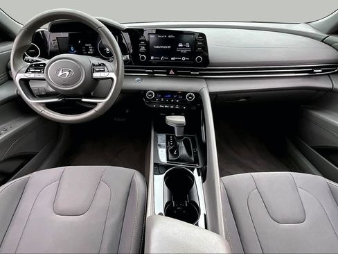 Used 2022 Hyundai Elantra SEL w/ Convenience Package FWD image 15