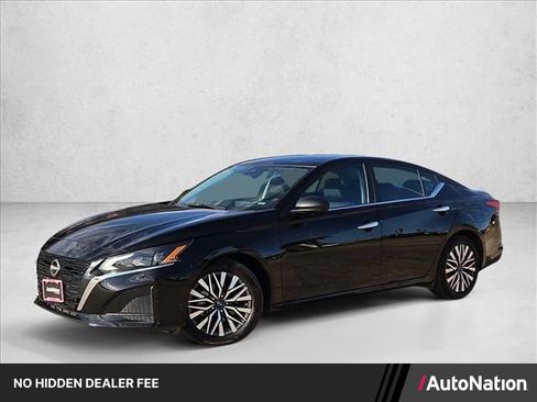 Used 2025 Nissan Altima 2.5 SV FWD image 1