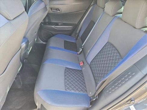 Used 2022 Toyota C-HR XLE FWD image 17