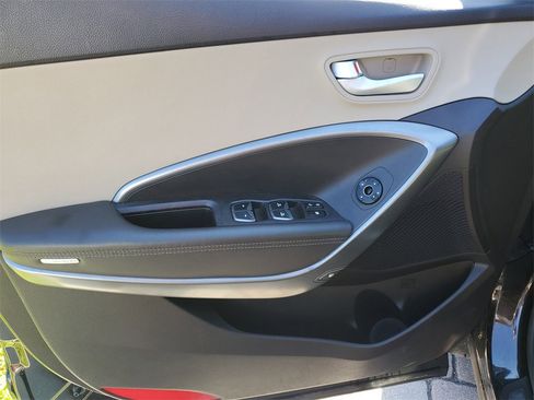 Used 2017 Hyundai Santa Fe Limited image 18