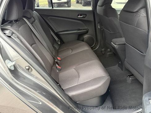 Used 2017 Toyota Prius image 12