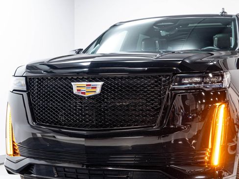 Used 2024 Cadillac Escalade Sport Platinum AWD/4WD image 75