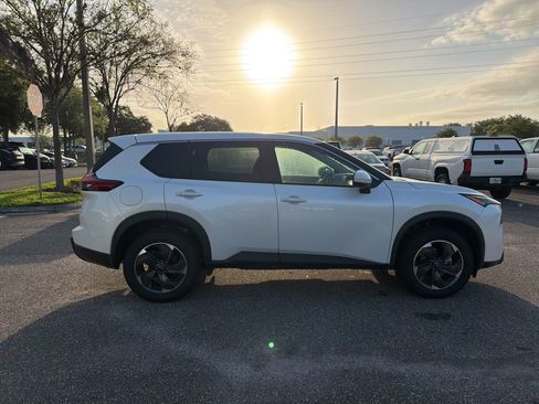 Used 2025 Nissan Rogue SV image 6