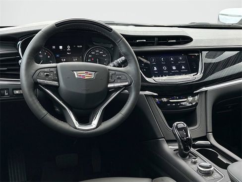 Used 2025 Cadillac XT6 Premium Luxury w/ Technology Package image 2